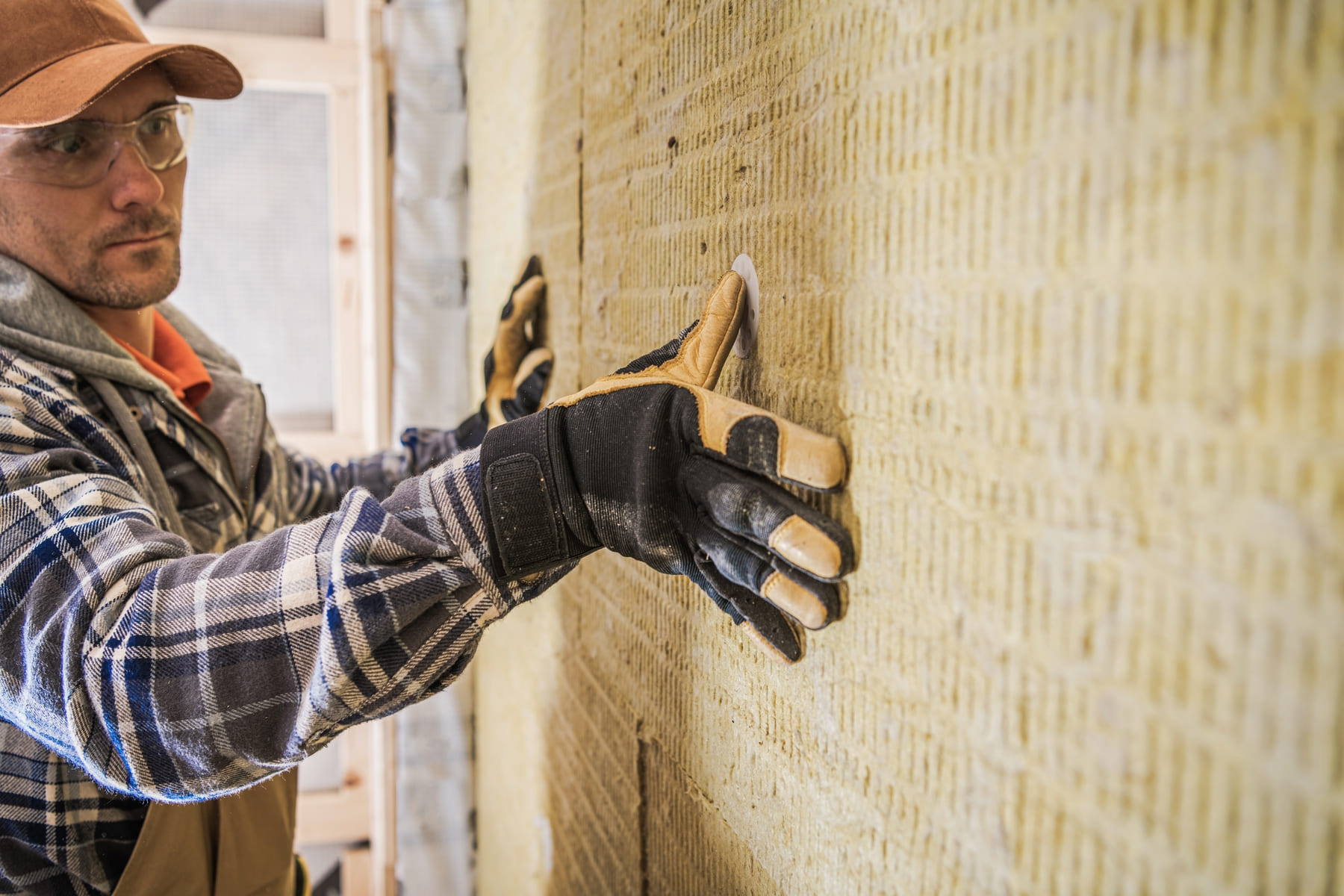 Best Insulation Contractor Tips For Energy Efficiency
